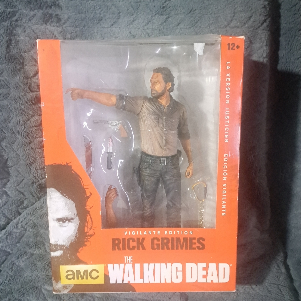 The Walking Dead Rick Grimes Vigilante Edition Figure